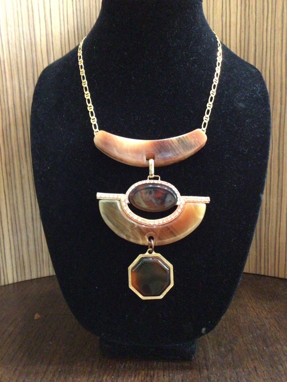 Striking Vintage geometric tortoiseshell pattered resin necklace w/Cracco chain